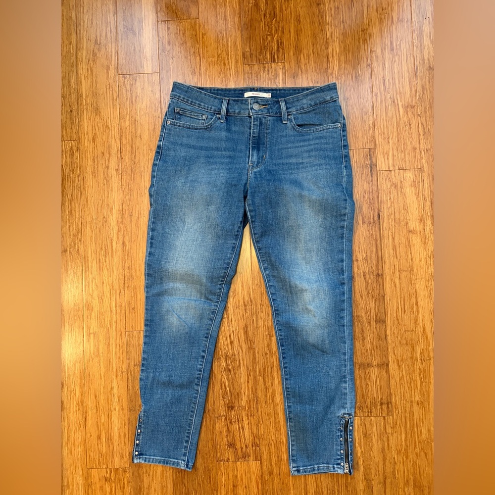 Levi's Mid-Wash 711 Skinny Jeans Mid Rise, regular length
